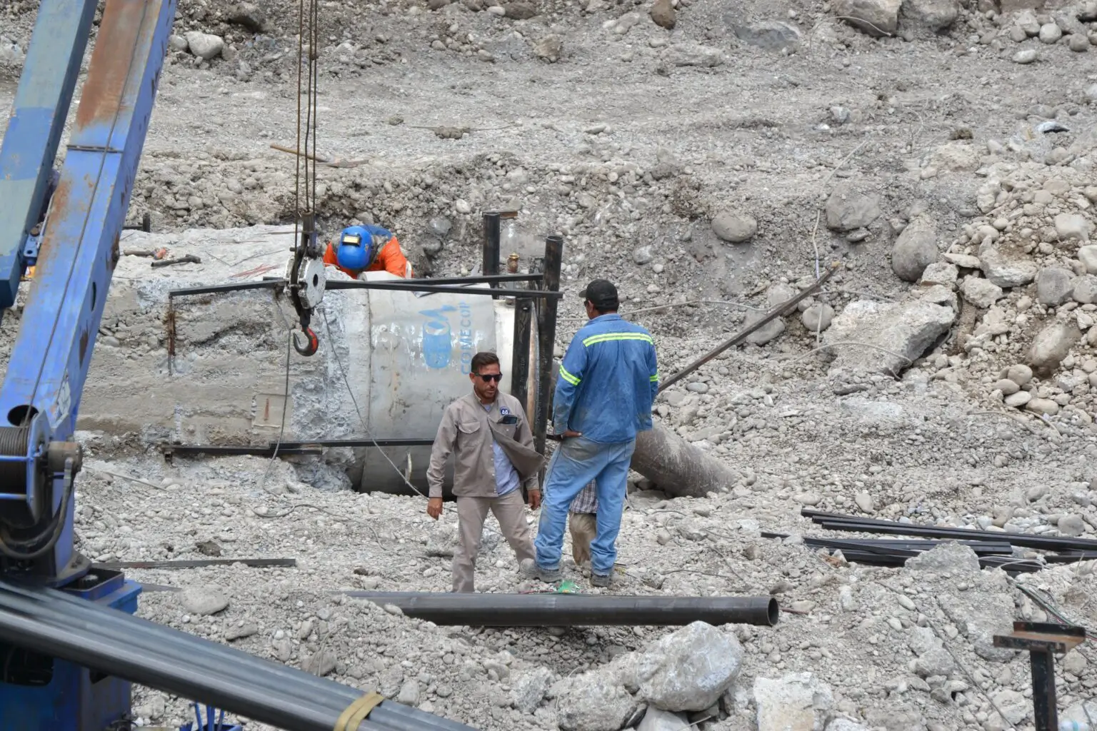 Cuadrillas trabajando en la infraestructura hidráulica de La Huasteca