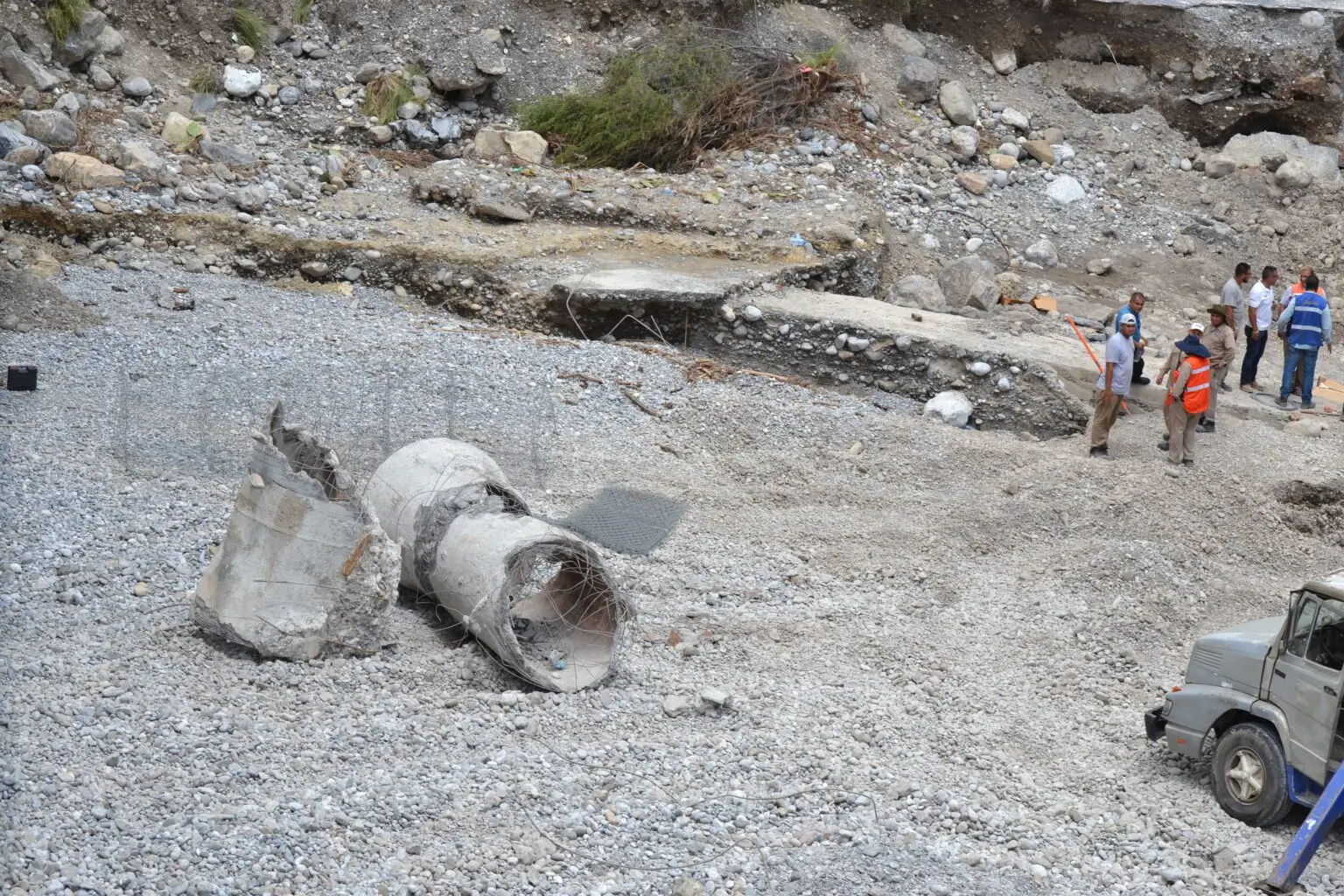 Reparación de ductos de agua en La Huasteca