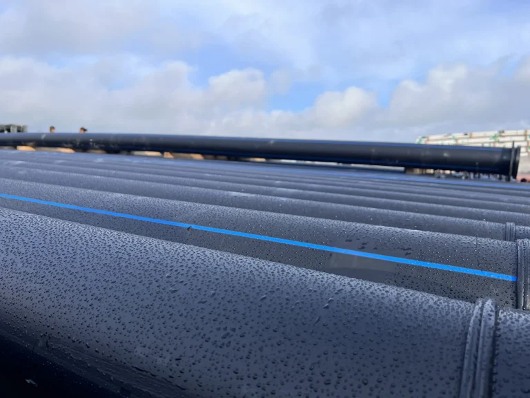 Tubería lisa de polietileno de alta densidad Tododren PE 4710 para alta presión, certificada por la NSF para conducción de agua potable.