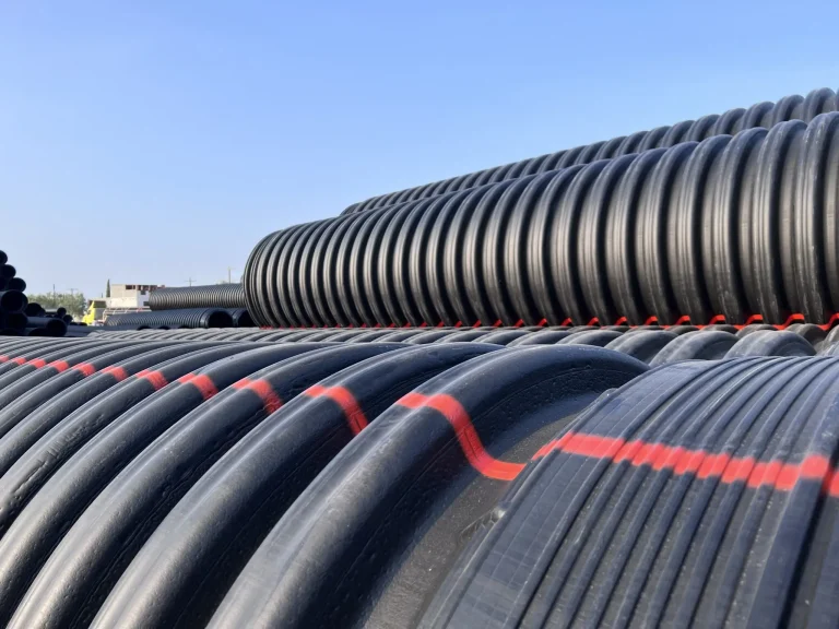 Instalación de tubería corrugada de polietileno de alta densidad TDR Ultra Tododren para red hidráulica en CDMX, diseñada para prevenir filtraciones de contaminantes.