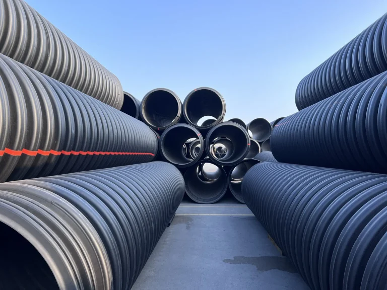 Tubo corrugado TDR Ultra Tododren para drenaje, fabricado con Polietileno de Alta Densidad (HDPE), diseñado para proyectos de infraestructura en Planta Tododren Huinalá.