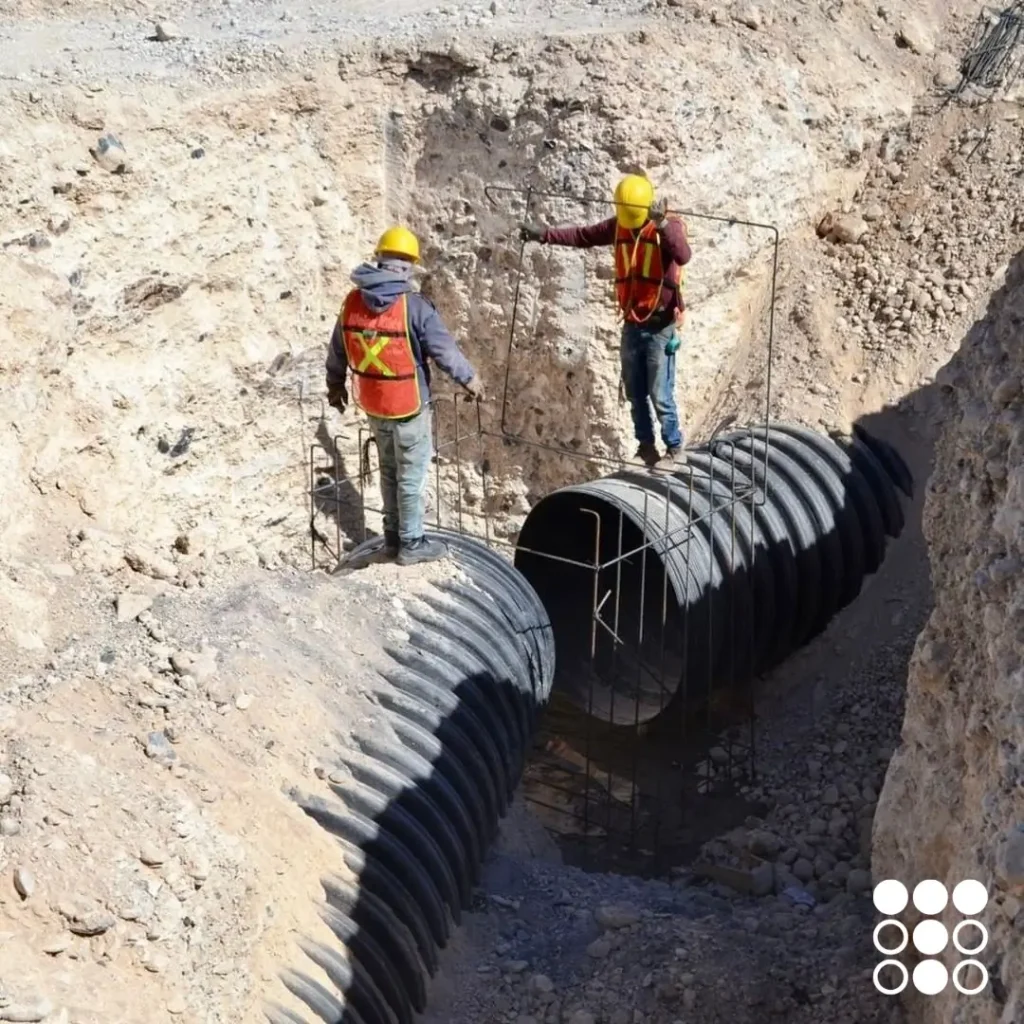 Instalación de tubo PEAD corrugado en Salinas Victoria, Nuevo León para proyecto de infraestructura.