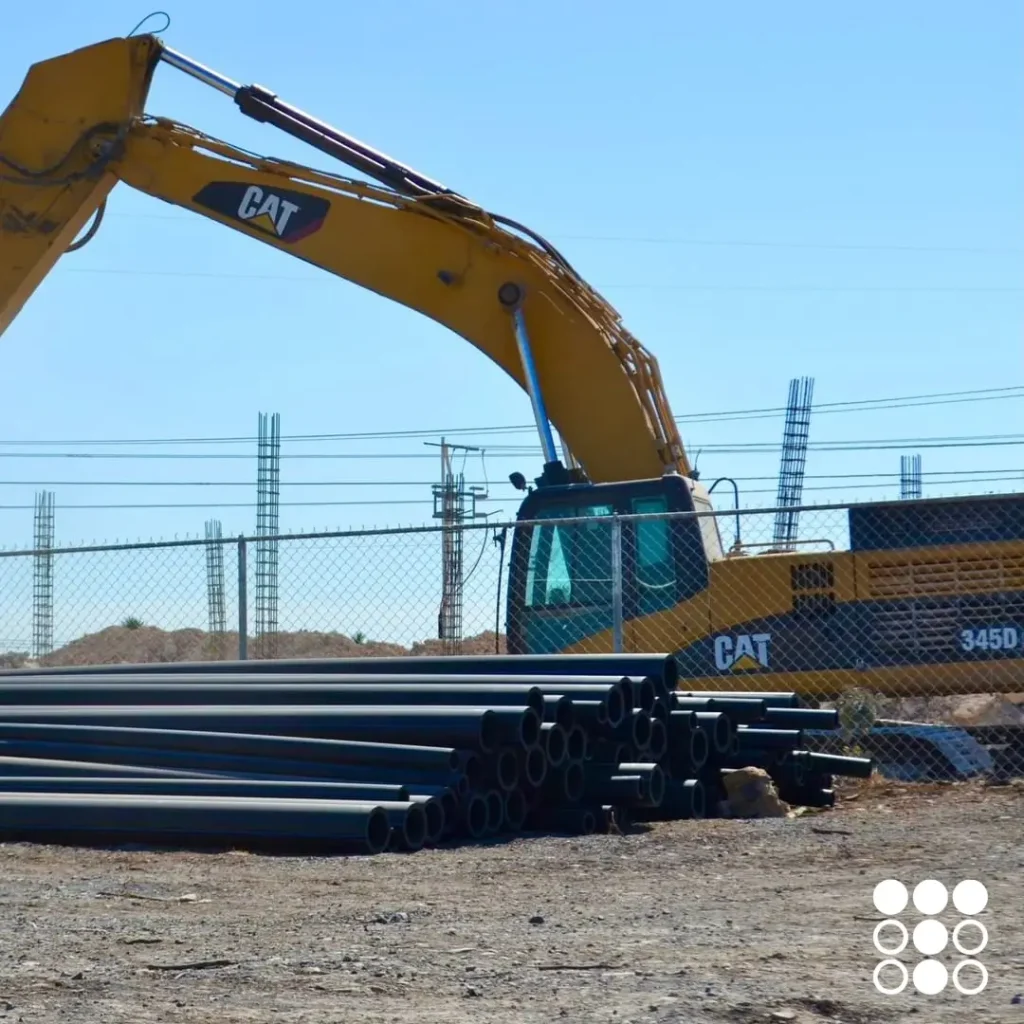 Instalación de tubo PEAD corrugado en Salinas Victoria, Nuevo León para proyecto de infraestructura.