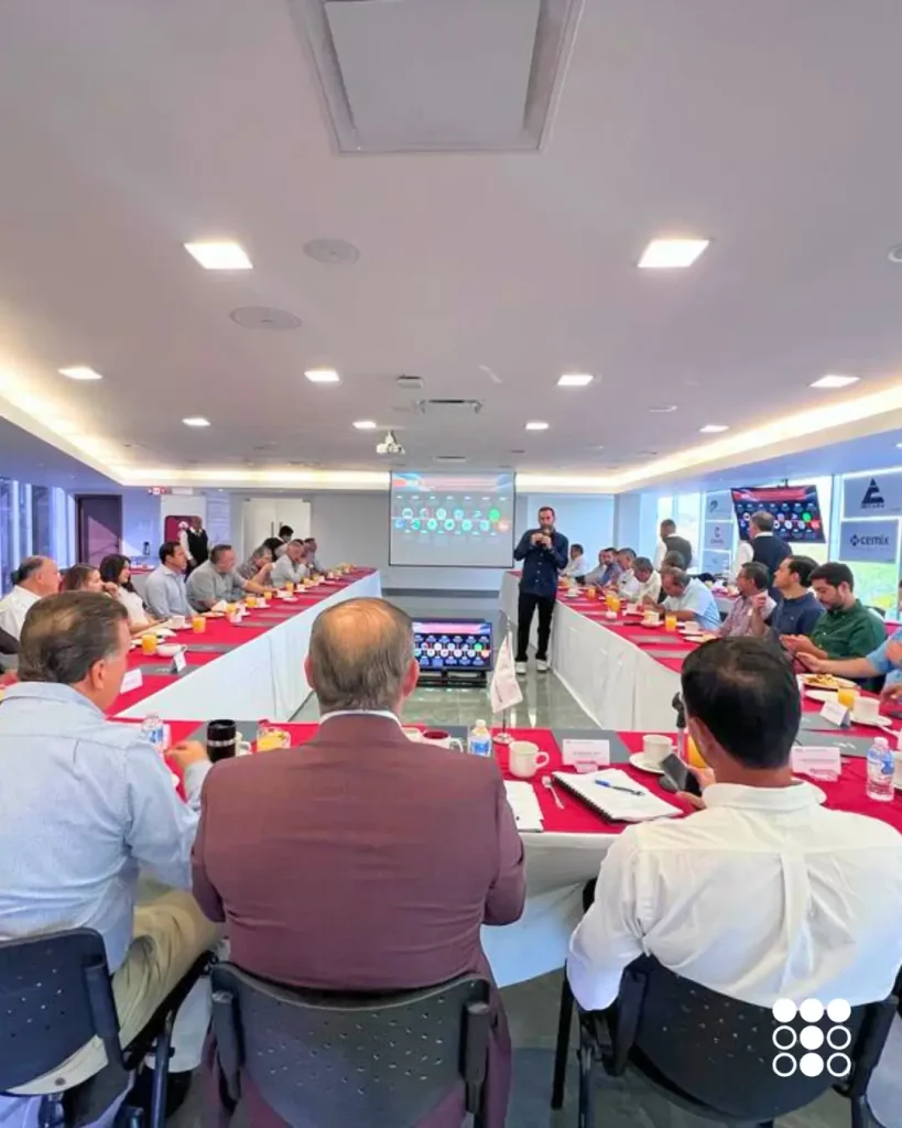 Presentación de Tododren durante la CMIC Nuevo León, destacando la participación de la marca en la industria de la construcción y su compromiso con soluciones de ingeniería civil.